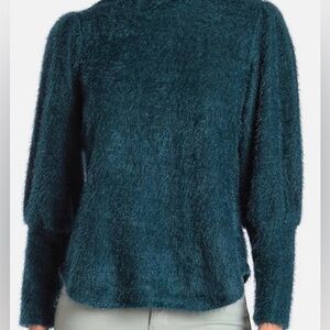 GORGEOUS!!!  Like New!!!  Chenault TEAL Fuzzy Sweater